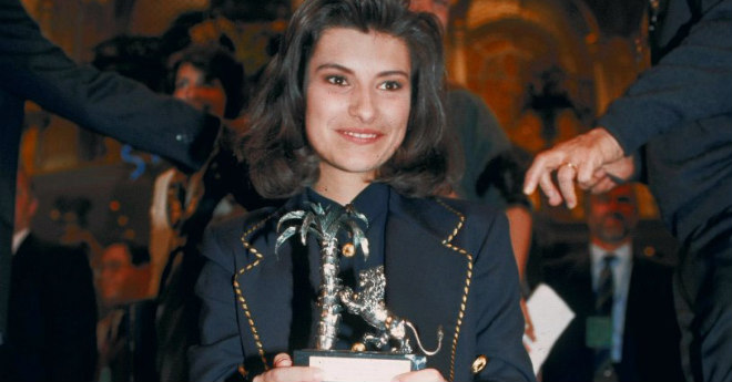 LAURA PAUSINI - RETRO 1993 - LAURA PAUSINI,VINCITRICE CATEGORIA NUOVE PROPOSTE DEL FESTIVAL DI SANREMO 1993