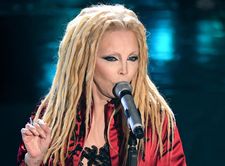 sanremo-2019-patty-pravo-e-quei-rasta-alla-jack-sparrow__730__000157420.jpg