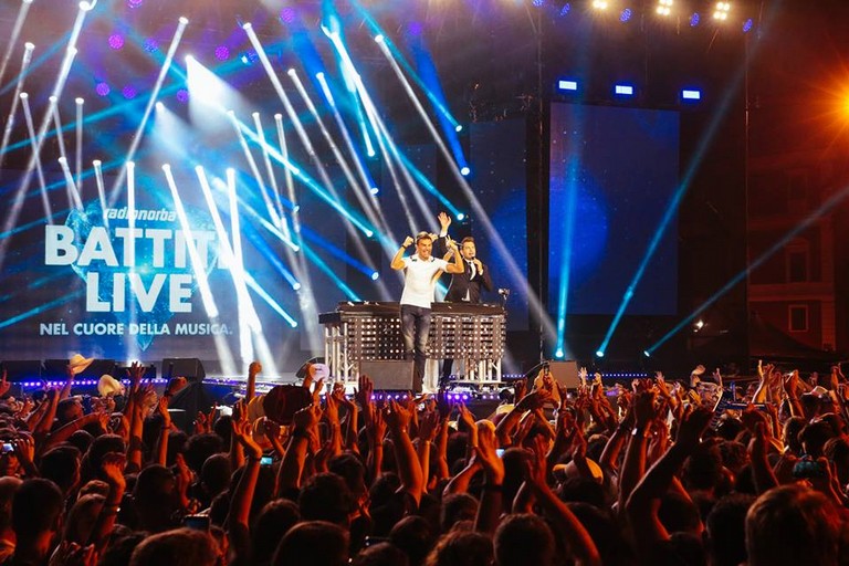 B5DE7466-EEF5-4304-9B40-B1EA8D3F7DB4