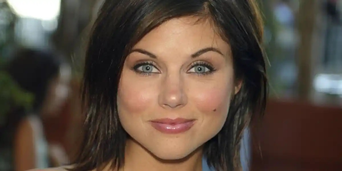 Tiffani Amber Thiessen fa 50 anni: la bella di Bayside School e Beverly